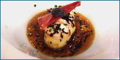 Sushi de pulpo y caviar iraní con sopa misa, trufa de verano y jamón serrano